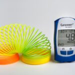 Vista appannata che simboleggia il collegamento tra glicemia alta e problemi visivi nel diabete.